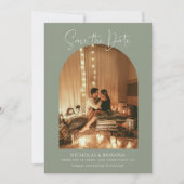 Save The Date Arc moderne Boho Photo Sage Vert Mariage Monogramm (Devant)