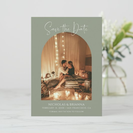 Save The Date Arc moderne élégant Photo Sage Green Boho Mariage (Debout devant)