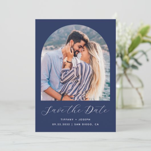 Save The Date Arc photo Boho minimal QR Code Marine Script bleu (Debout devant)