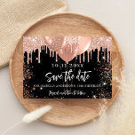 Save The Date Ballons d'or rose noir fête d'anniversaire<br><div class="desc">Une fille et tendance Enregistrer la date pour une fête d'anniversaire de 18e (ou tout âge). Un arrière - plan noir décoré de ballons. Personnalisez et ajoutez une date et un nom/âge. Le texte : Save the Date est écrit avec un grand script de style à la main tendance.</div>
