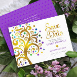Save The Date Bat mitzvah violet avec Gold Script Arbre de vie<br><div class="desc">Assurez-vous que tous vos amis et parents pourront célébrer le Bat mitzvah de votre fille! Envoyez ce magnifique arbre à feuille d'or, imitation graphique, brillant, turquoise, turquoise, violet et bleu Star de David et pointez "feuilles" sur un arrière - plan blanc, personnalisé "Save the Date" carte faire-part. Votre message personnalisé...</div>