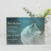 Save The Date Beau loup gris dans un Mariage de forêt foncée (Debout devant)