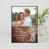 Save The Date Bébé's Breath Mason Jar Rustic Photo Mariage (Debout devant)
