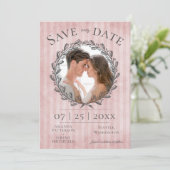 Save The Date Berry Wreath et Stripes Photo | Rose (Debout devant)