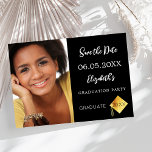 Save The Date Black white Graduation Party<br><div class="desc">Une photo Enregistrer la carte de date pour une fête de remise de diplômes. Sur le devant : Ajoutez votre propre photo verticale du diplômé. Un arrière - plan noir chic, texte blanc. Modèles pour un nom et une date. Le nom et le texte : Save the Date sont écrits...</div>
