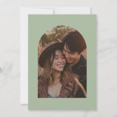 Save The Date Blason de monogramme vert sauge et photo (Dos)