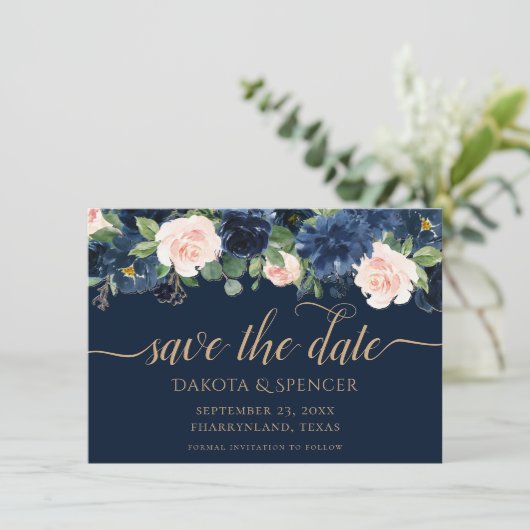 Save The Date Blooms Chics | Dark Navy Blue and Blush Garland (Debout devant)