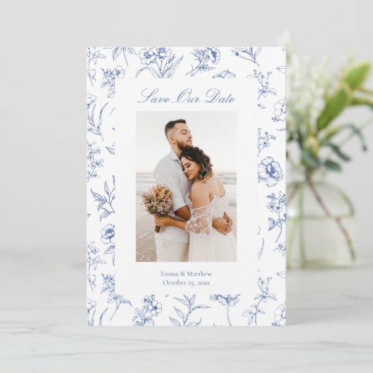 Save The Date Blue Chinoiserie Toile Fleurs Photo (Debout devant)