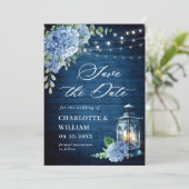 Save The Date Blue Hydrangea Lanterne Marine Mariage en bois (Debout devant)