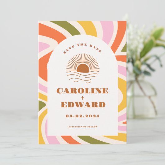Save The Date Boho 70s Groovy Ondulé Soleil Enregistrer la Date  (Debout devant)