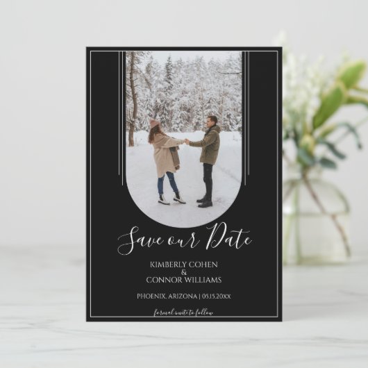 Save The Date Boho Arch Photo Enregistrer la date | Black (Debout devant)