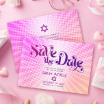 Save The Date Boho bat mitzvah Retro Rose Orange Ombre Gradient<br><div class="desc">Assurez-vous que tous vos amis et parents pourront célébrer le Bat mitzvah de votre fille! Envoyez cette carte postale amusante, boho retro, personnalisée "Save the Date" faire-part. Une typographie rose et violette foncée et amusante, tendance et audacieuse, avec une typographie sans serif moderne, recouvre un arrière - plan de rayons...</div>