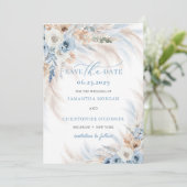 Save The Date Boho Blue Floral et ivoire Roses Pampas Grass (Debout devant)