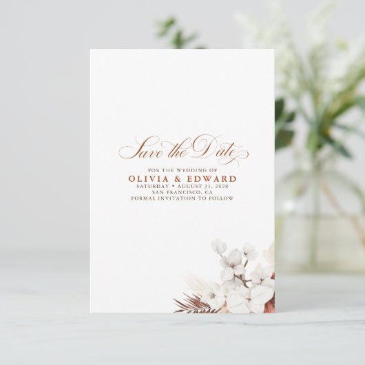 Save The Date Boho en terre cuite et fleurs blanches Enregistrer (Debout devant)