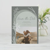 Save The Date Boho sauge vert photo noms script arche mariage (Debout devant)