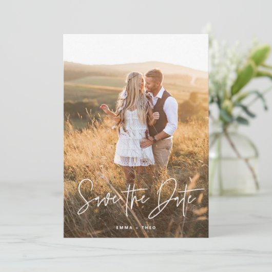 Save The Date Boho simple | Élégant script moderne et photo (Debout devant)