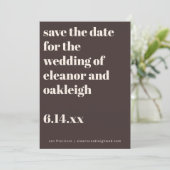 Save The Date Bold Typography Earthy Brown Modern Wedding  (Debout devant)