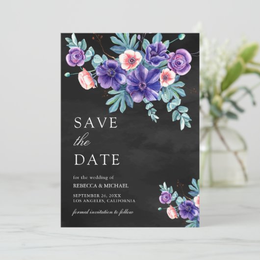 Save The Date Bouquet d'anémones violettes rustiques Mariage noi (Debout devant)