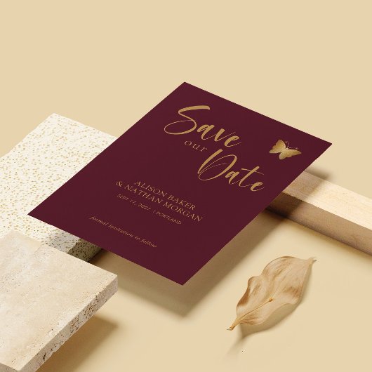 Save The Date Bourgogne et Or Script: Papillon Pailleté Mariage