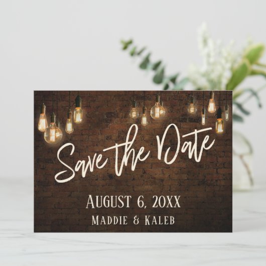 Save The Date Briques industrielles avec Edison Lights Enregistr (Debout devant)