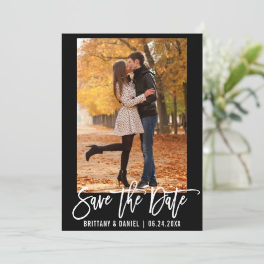 Save The Date Brosse Script Enregistrer La Date Photo Fiançaille (Debout devant)