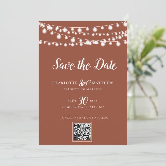 Save The Date Brûlé Orange String Lights Script moderne Enregist (Debout devant)