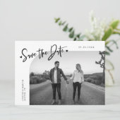 Save The Date Cadre photo à cœur en script moderne blanc (Debout devant)