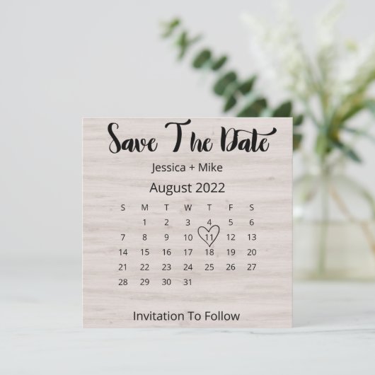 Save The Date Calendrier Rustique Août Appartement Mariage Enreg (Debout devant)