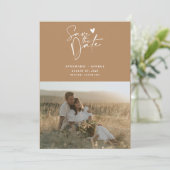 Save The Date Calligraphie en terre cuite moderne (Debout devant)