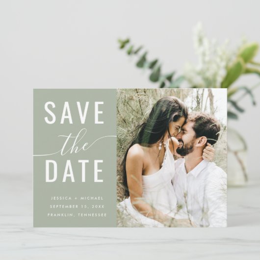 Save The Date Calligraphie moderne Sage Green Photo QR Code (Debout devant)