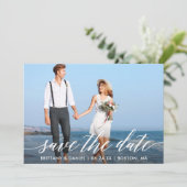 Save The Date Calligraphie moderne Script Couple Photo (Debout devant)