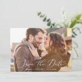 Save The Date Calligraphie noire délicate photo horizontale fonc (Debout devant)