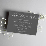 Save The Date Calligraphie simple et élégante Mariage gris<br><div class="desc">Calligraphie simple et élégante Charbon Enregistrer la carte de date. Pour une personnalisation plus avancée de cette conception,  veuillez cliquer sur le bouton "Personnaliser" ci-dessus ! Des articles correspondants sont également disponibles.</div>