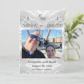 Save The Date Catholique Faux-Satin Monogrammed Enregistrer la d (Debout devant)