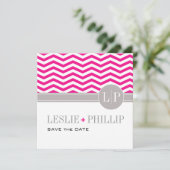 Save The Date Chic Chevron Monogramme Date de Sauvegarde | fusch (Debout devant)