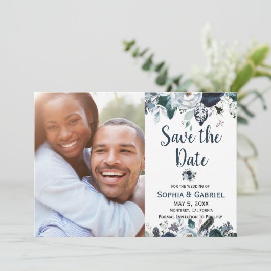 Save The Date Chic Navy Bleu Fleurs Blanches Mariage Enregistrer (Debout devant)