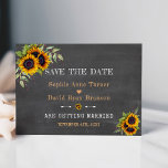 Save The Date Chute Aquarelle Sunflowers Chalkboard Mariage<br><div class="desc">Conception de cartes rustiques avec bouquets de tournesols aquarelles,  flèches avec les coeurs et tournesols comme diviseur,  le tout sur un vrai arrière - plan de photos de tableau noir. Utilisez l'outil Personnaliser pour ajouter vos informations. Les articles correspondants peuvent être trouvés dans ma collection Rustic Sunflowers Chalkboard.</div>