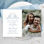 Save The Date Classique, Photo Bleu Monogramme Mariage Enregistr<br><div class="desc">Annoncez votre date de mariage avec ce mariage saisissant enregistrez la carte de date comportant deux sections sur le devant, à gauche exquise monographie botanique dessinée à la main élégamment encadrant les initiales de couples dans les tons bleus avec vos noms et les détails de la date et de l'emplacement...</div>