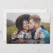 Save The Date Code QR Élégant Écriture Rétro Deux Photos Mariage (Devant)