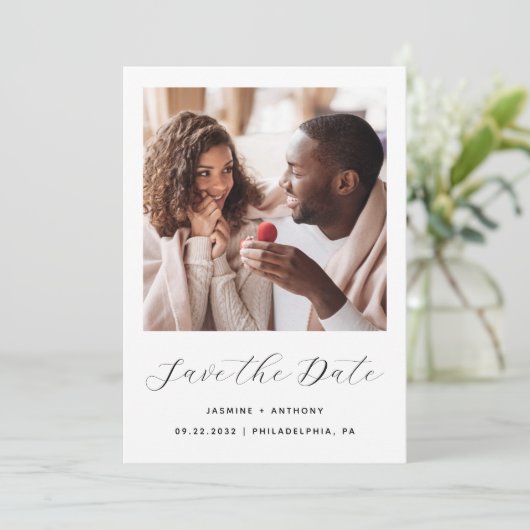 Save The Date Code QR minimum un script photo noir et blanc (Debout devant)