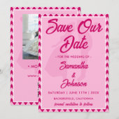 Save The Date Code QR photo moderne avec rayure chevron rose blu (Devant / Derrière)