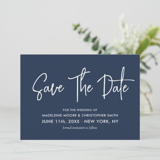 Save The Date Code QR scannable Marine bleu moderne (Debout devant)
