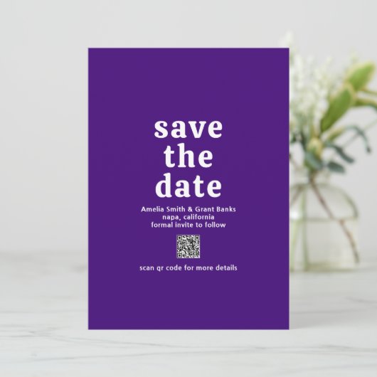 Save The Date Code QR violet de police de caractères rétro pour  (Debout devant)