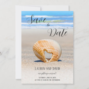 Save The Date Coquillage avec un Coeur sur le sable à la plage,