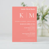 Save The Date Corail Rose et Mariage au Monogramme Blanc- (Debout devant)