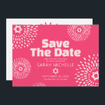 Save The Date Coral rose Bat mitzvah Bold Starburst Cool moderne<br><div class="desc">Assurez-vous que tous vos amis et parents pourront célébrer le Bat mitzvah de votre fille! Envoyez cette carte de faire-part amusante, boho retro, personnalisée "Save the Date". Des starbursts de fleurs blanches et roses rousses rétro avec Stars of David, ainsi que des typographies modernes audacieuses de sans serif rose et...</div>