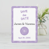 Save The Date Couleur violet clair et pivoines blanches. (Debout devant)