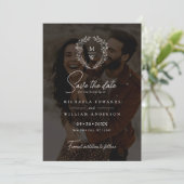 Save The Date Couronne Simple Élégante avec Texte Superposé de 2 (Debout devant)