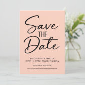 Save The Date Crème de mariage rose écriture manuscrite cursive (Debout devant)