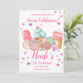 Save The Date Cupcake sucré, Crème glacée Anniversaire, N'Import (Debout devant)